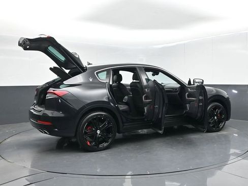 Used 2023 Maserati Levante GT AWD/4WD image 68