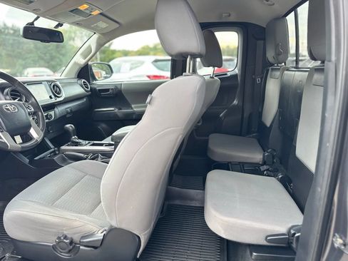 Used 2017 Toyota Tacoma SR5 w/ Tow Package RWD image 26