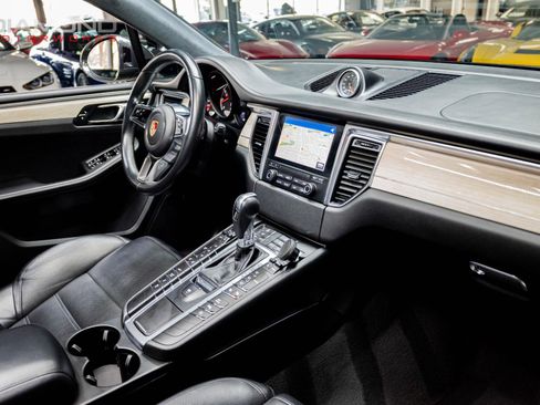 Used 2018 Porsche Macan Turbo image 95