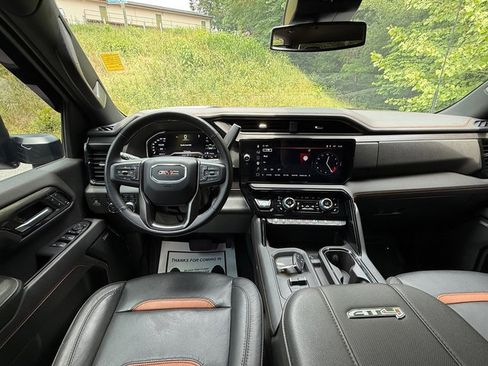Used 2025 GMC Sierra 2500 AT4 AWD/4WD image 13