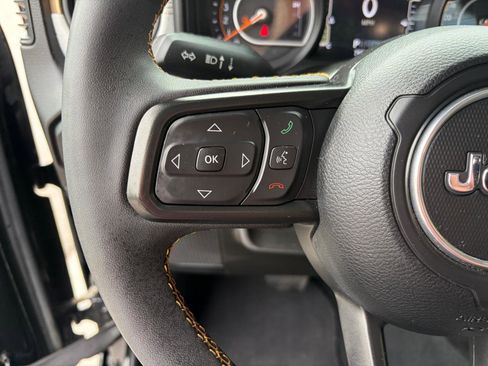 Used 2024 Jeep Gladiator Sport w/ Convenience Group image 14