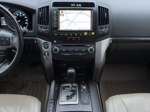 Used 2011 Toyota Land Cruiser image 23