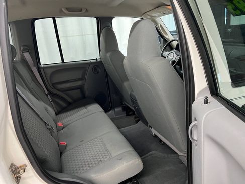 Used 2006 Jeep Liberty Sport AWD/4WD image 10