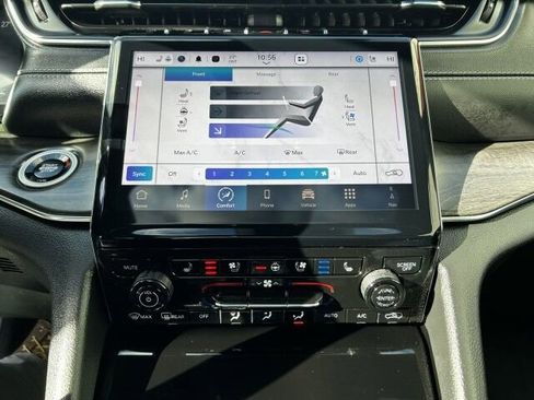 Used 2025 Jeep Grand Cherokee L Overland w/ Advanced Protech Group III image 27