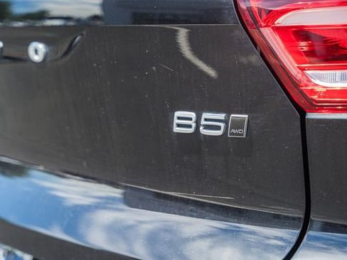 Certified 2025 Volvo XC40 B5 Plus AWD/4WD image 8
