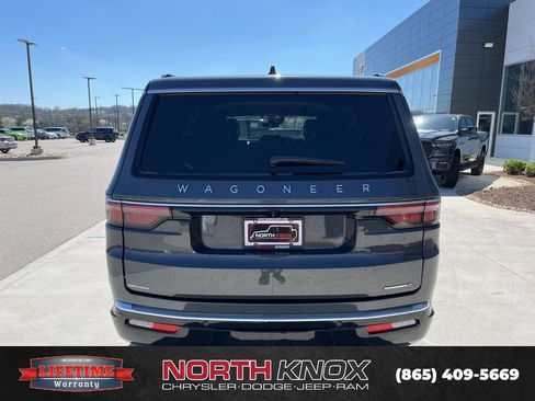 Used 2024 Jeep Wagoneer Series II w/ Flexible Seating Group image 21