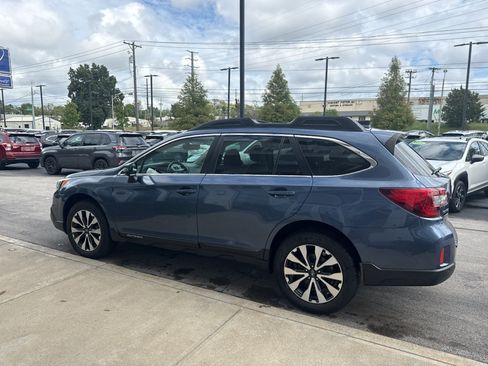 Used 2017 Subaru Outback 2.5i Limited AWD/4WD image 3
