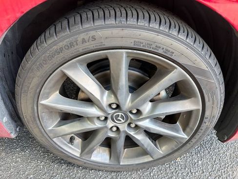 Used 2018 MAZDA MAZDA3 Touring FWD image 12