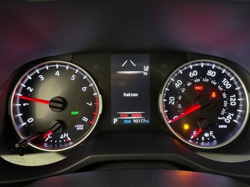 Used 2021 Toyota RAV4 XLE image 20