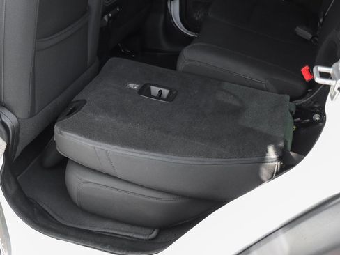 Used 2018 Jeep Wrangler Unlimited Sport S image 42