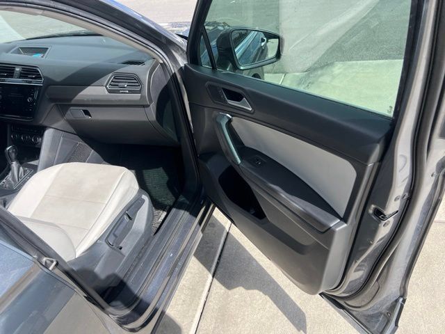Used 2019 Volkswagen Tiguan SE w/ 3rd Row Seat Package AWD/4WD image 25