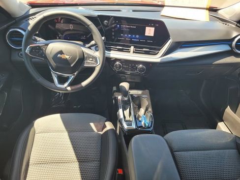 Used 2024 Chevrolet Trax LT w/ Driver Confidence Package FWD image 16