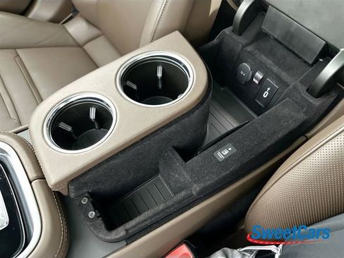 Used 2022 Porsche Panamera GTS image 33