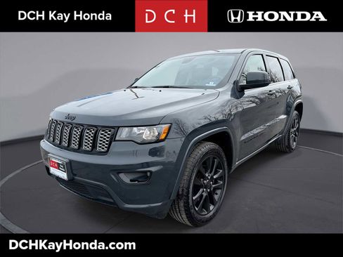 Used 2017 Jeep Grand Cherokee Altitude image 1