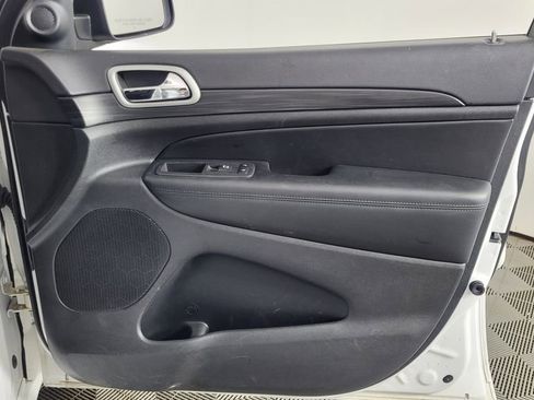 Used 2022 Jeep Grand Cherokee Laredo X image 38