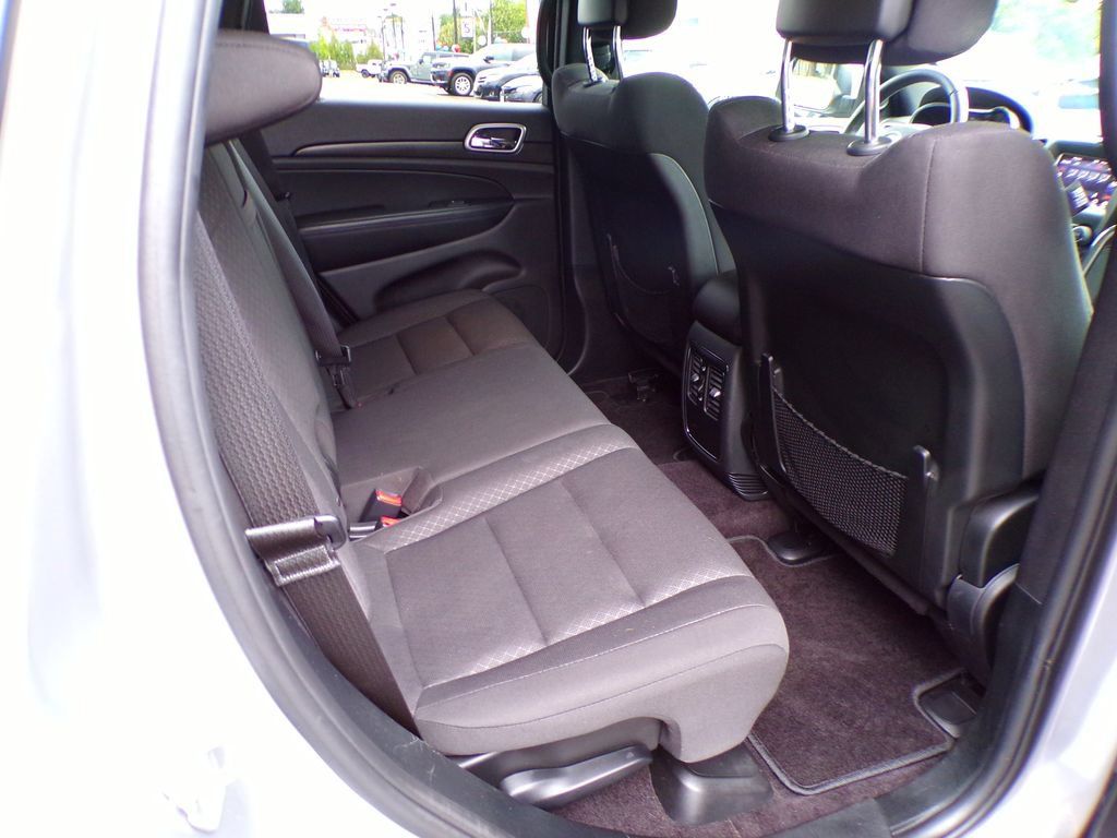 Certified 2018 Jeep Grand Cherokee Laredo AWD/4WD image 7