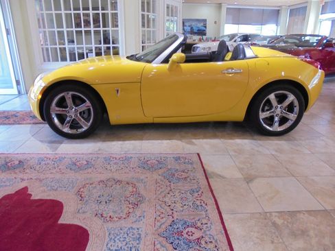 Used 2007 Pontiac Solstice Convertible RWD image 4