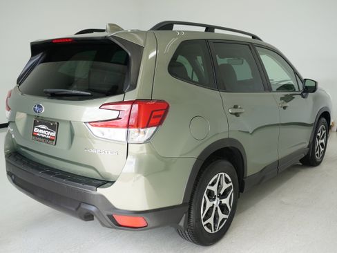 Used 2021 Subaru Forester Premium image 4