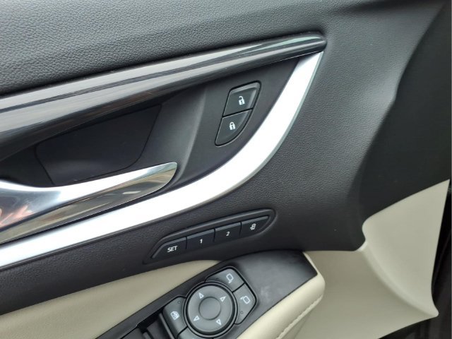 Used 2020 Buick Enclave Premium w/ Sun and Sites Package FWD image 10