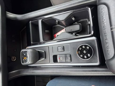 Used 2023 Nissan Pathfinder SL image 19