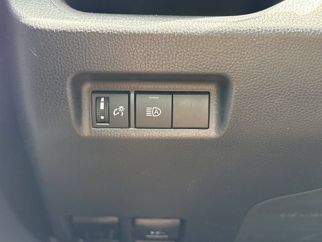 Used 2023 Toyota RAV4 XLE AWD/4WD image 29