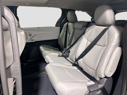 New 2026 Toyota Sienna XLE FWD image 25