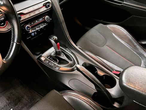 Used 2019 Hyundai Veloster 2.0 Premium image 15