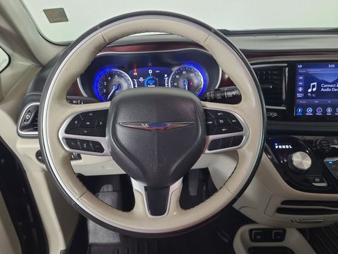 Used 2019 Chrysler Pacifica Limited image 13