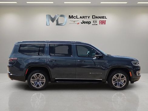 Used 2024 Jeep Wagoneer Series II w/ Flexible Seating Group AWD/4WD image 6
