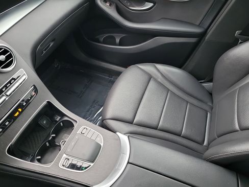 Used 2020 Mercedes-Benz GLC 300 4MATIC image 22