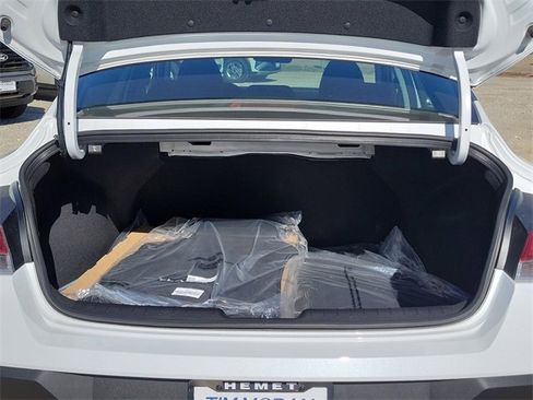 New 2025 Hyundai Elantra SE image 20