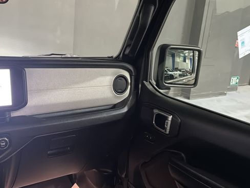 Used 2024 Jeep Wrangler Unlimited w/ Convenience Group AWD/4WD image 28