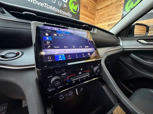 Used 2023 Jeep Grand Cherokee Limited AWD/4WD image 18