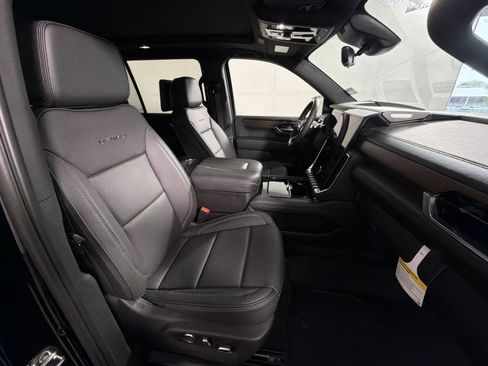 New 2026 GMC Yukon XL Denali w/ Denali Reserve Package AWD/4WD image 28