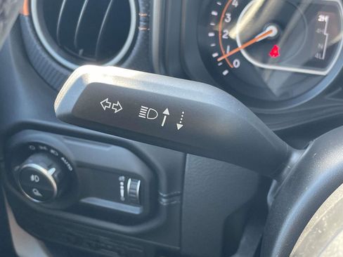 Used 2025 Jeep Gladiator Mojave w/ Convenience Group AWD/4WD image 23