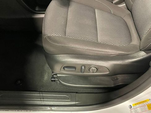 Used 2023 GMC Acadia SLE w/ Driver Convenience Package image 22