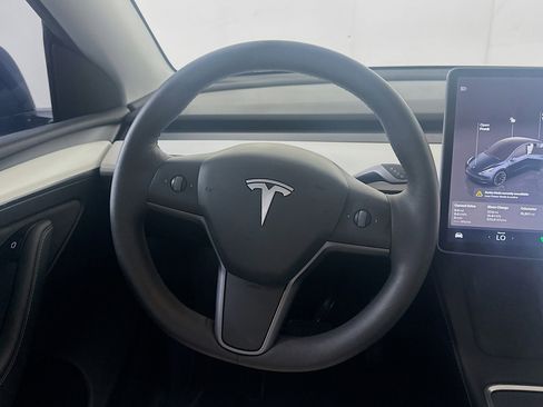 Used 2025 Tesla Model Y Long Range AWD/4WD image 17