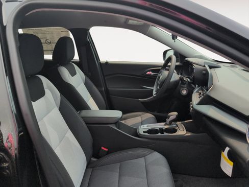 New 2026 Chevrolet Trax LS w/ LS Convenience Package FWD image 15