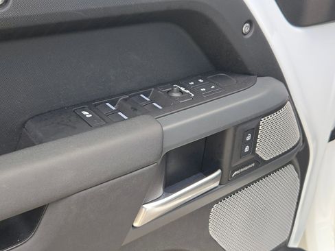 Used 2024 Land Rover Defender 130 X-Dynamic SE image 13