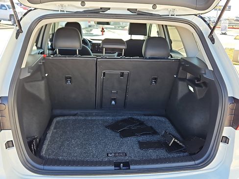 Certified 2024 Volkswagen Taos SE image 6