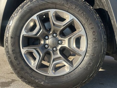 Used 2019 Jeep Cherokee Trailhawk w/ Cold Weather Group image 41