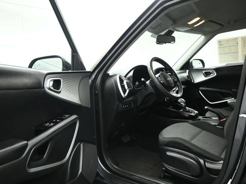 Used 2023 Kia Soul LX w/ Option Group 015 FWD image 9