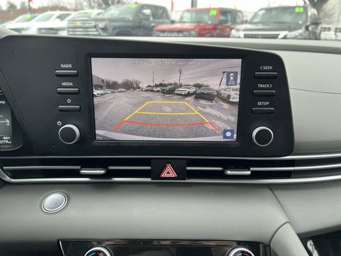 Used 2023 Hyundai Elantra SEL image 18