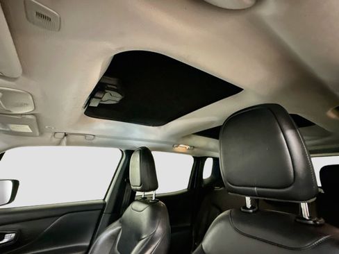 Used 2018 Jeep Renegade Limited AWD/4WD image 26