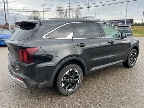 Certified 2024 Kia Sorento S image 7