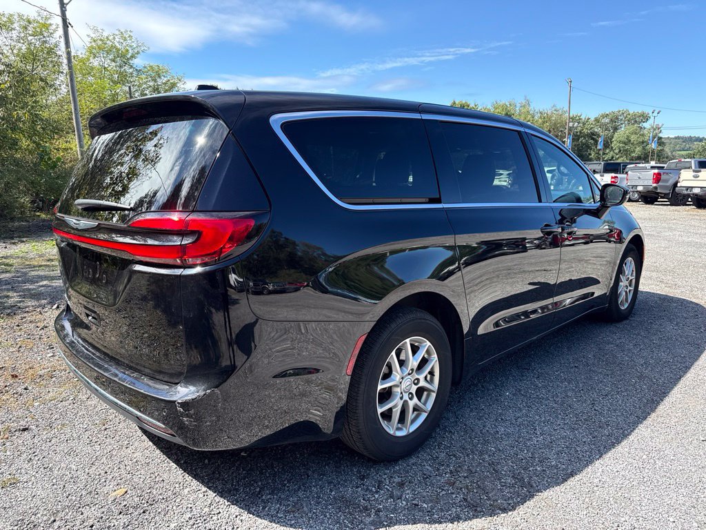Used 2025 Chrysler Pacifica Select FWD image 7