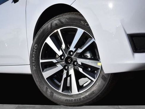 New 2025 Nissan Versa SV image 3