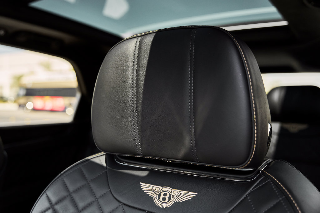 Used 2017 Bentley Bentayga AWD/4WD image 40