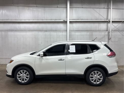 Used 2015 Nissan Rogue S image 4
