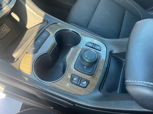 Used 2023 GMC Acadia SLE w/ Driver Convenience Package FWD image 22